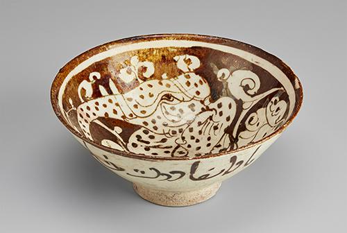 AKM556, Bowl with a fantastical elephant-headed creature, Front