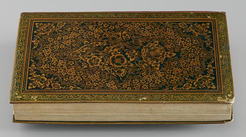 Side view of the lacquer binding front cover and the edge of the pages