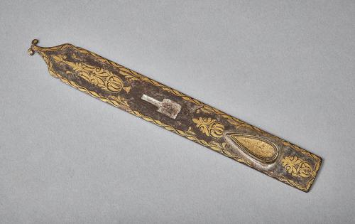 Gold damascened pen rest with floral design. 